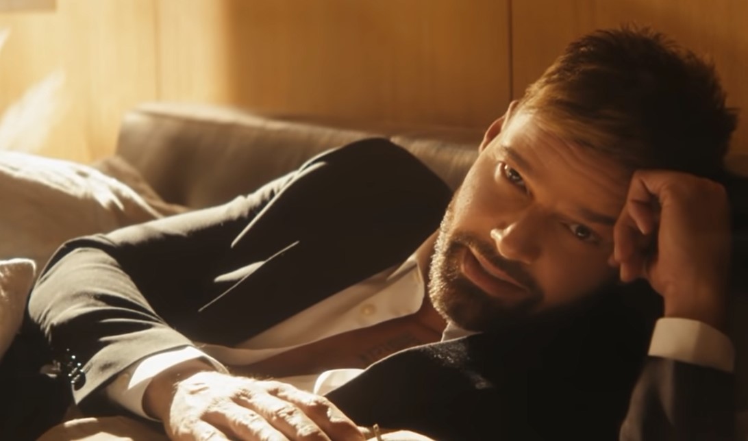 el cantante puertorriqueño en nuevo video canción otra noche en LA, fotos