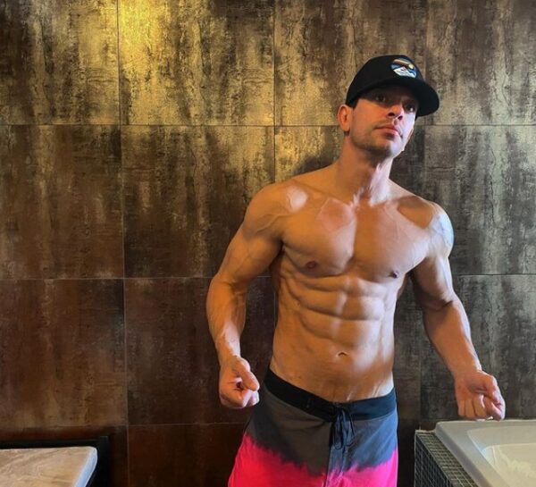 Yahir ve como una posibilidad abrir OnlyFans (OF) y compartir rutinas de ejercicio