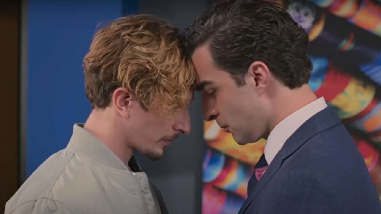 Escenas gay de amor dividido entre gabriel núñez y Jorge Gallardo