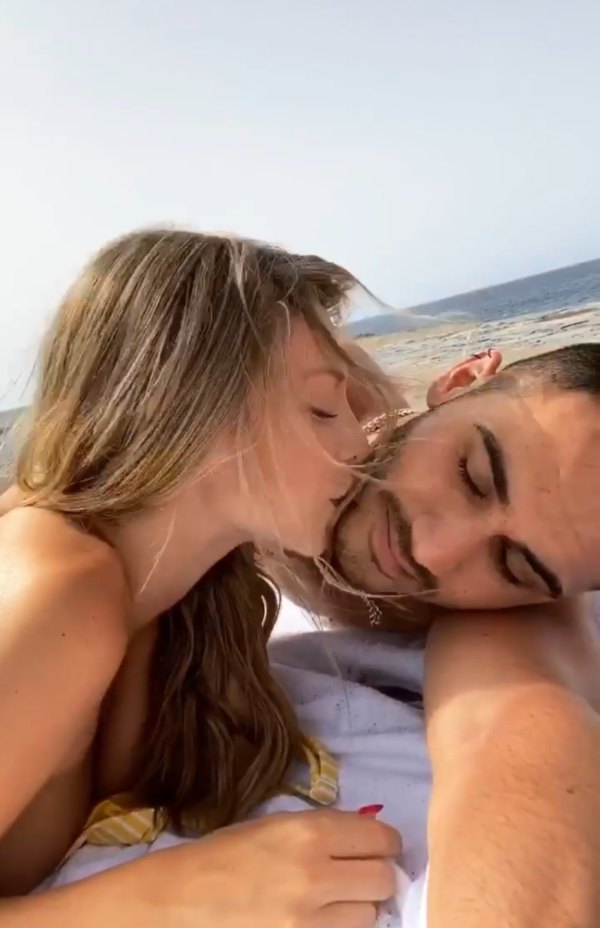 ester expósito celebridades besos alejandro speitzer