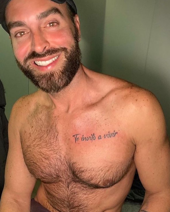 Cantante Francisco León foto de tatuaje Instagram