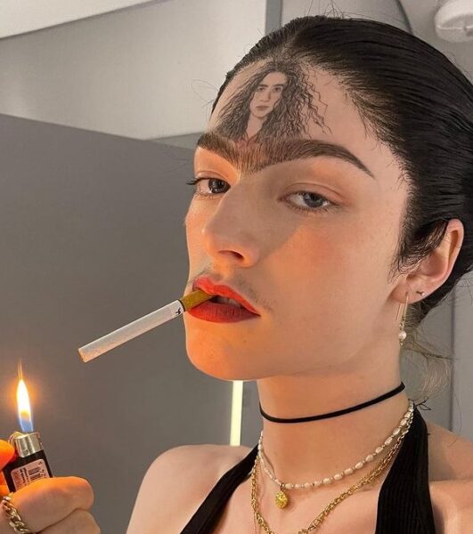 Hunter Schafer como Frida Kahlo grabaciones Euphoria