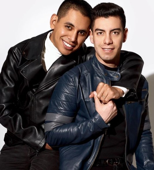 Jonathan Bencomo manda romántico mensaje a su novio Jhonny Caz