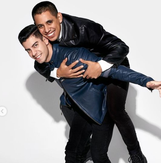 Jonathan Bencomo manda romántico mensaje en Instagram a Jhonny Caz