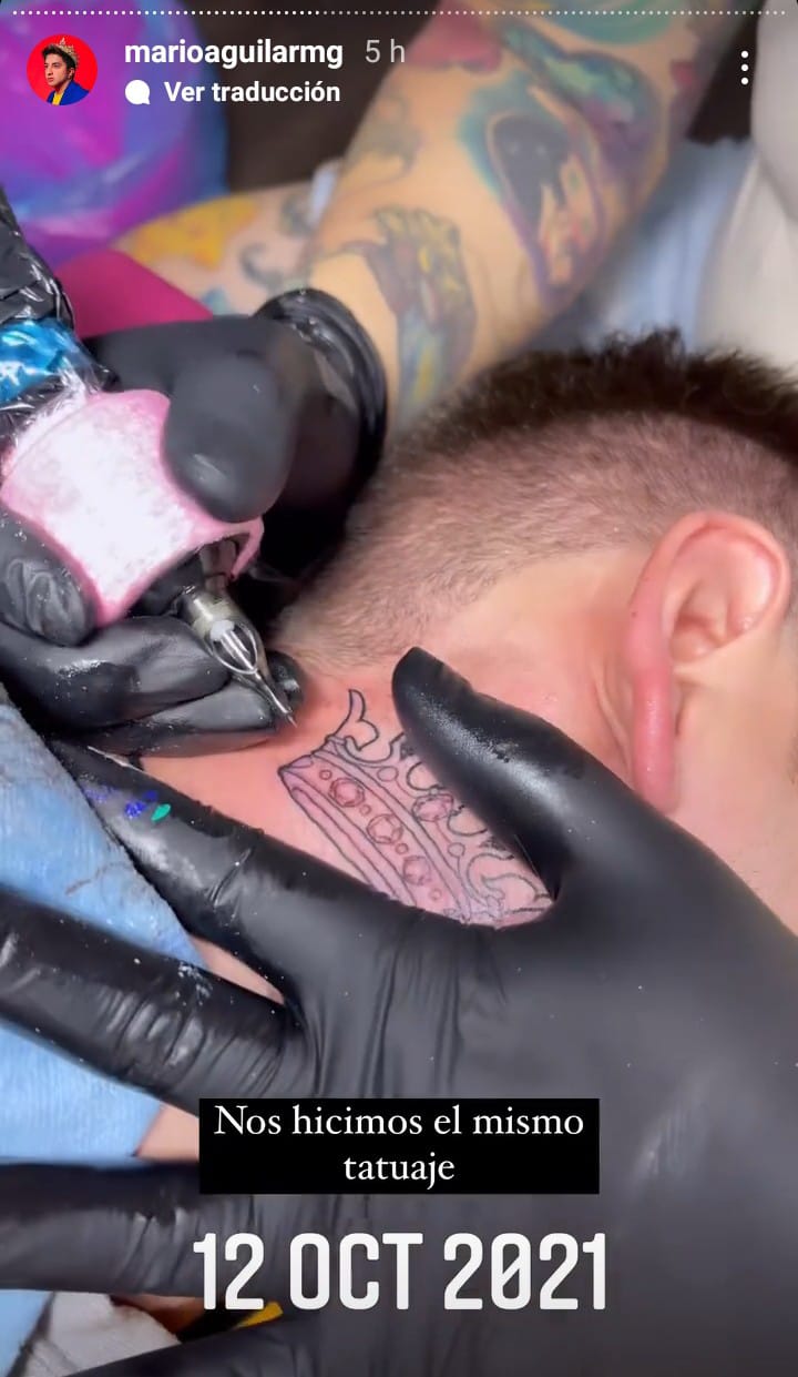 El youtuber Mario Aguilar y su pareja se tatúan