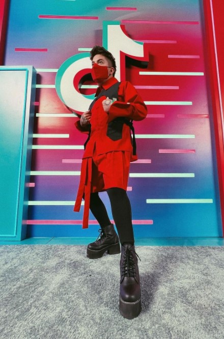 Outfit de Mario Aguilar TikTok Awards