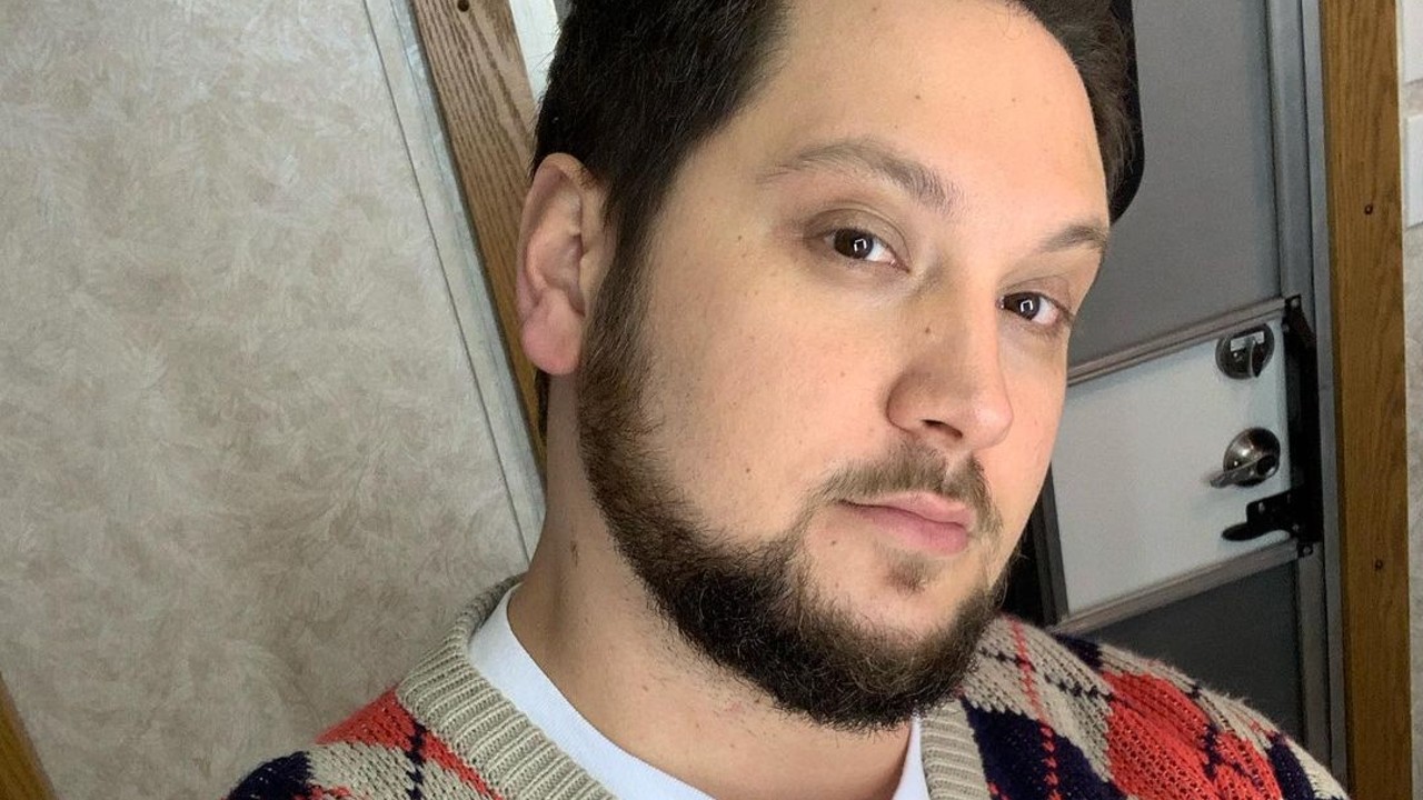 Matt McGorry interpreta a Mark Higgins en Archivo 81 de Netflix