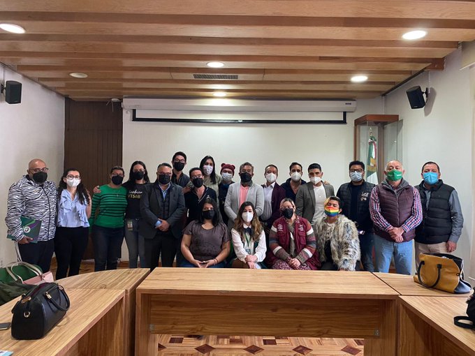 Mesa de trabajo por caso Six Flags