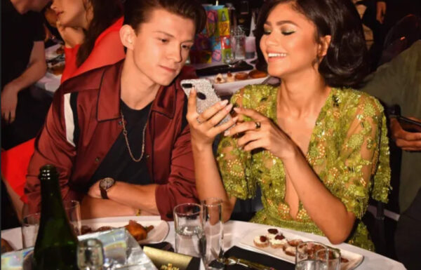 mtv movi tv awards 2017 tom holland zendaya fotos historia de amor romance