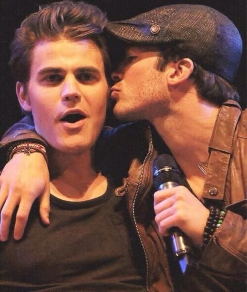 paul wesley ian somerhalder tvd bromance beso