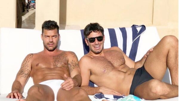 Ricky Martin y su esposo Jwan Yosef se dieron un beso en el balcón de un hotel