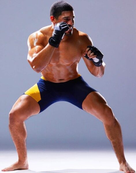 Anthony Bowens de la All Elite Wrestling (AEW) es uno de los famosos que te inspirará a hacer ejercicio