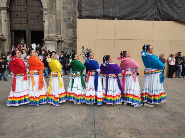 bailarinas típicas jalisco guadalajara bandera lgbt 480 aniversario febrero 2022