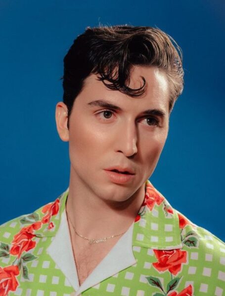 benito skinner queer as folk reboot actores gay