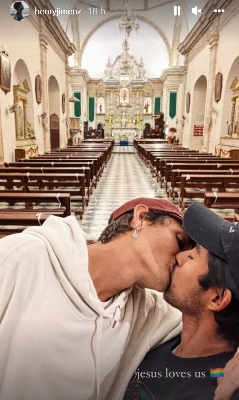 Henry Jiménez y su novio Kasey se besan en catedral 