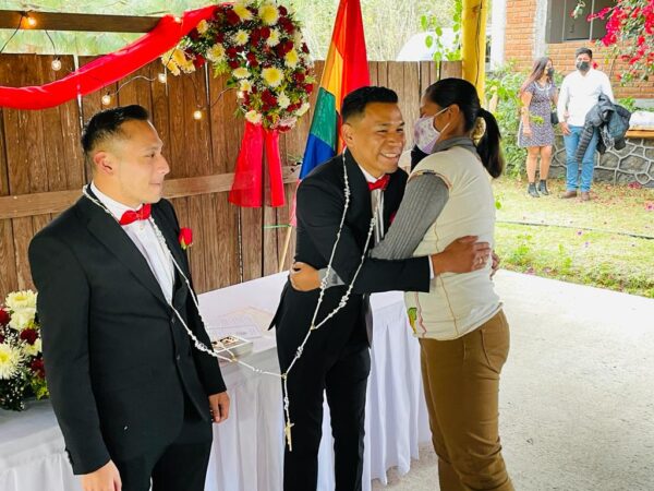 humberto florencio primera boda gay purépecha celeste ascencio michoacán