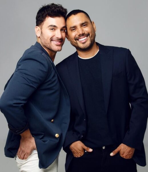 Mauricio Mejía y su esposo Enrique Guzmán