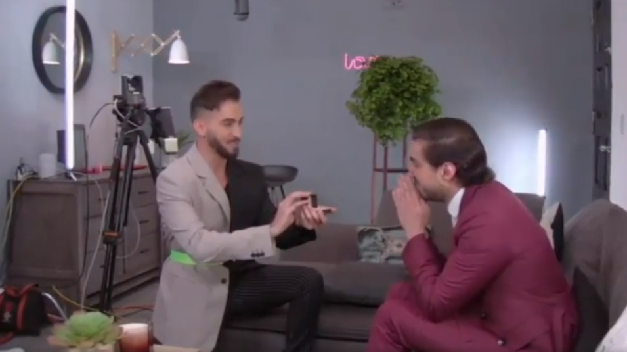 Momentos románticos de parejas LGBT+ mexicanas