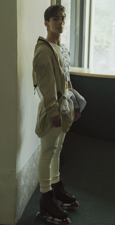 Fotos de Donovan Carrillo, patinador mexicano, como modelo de Calvin Klein