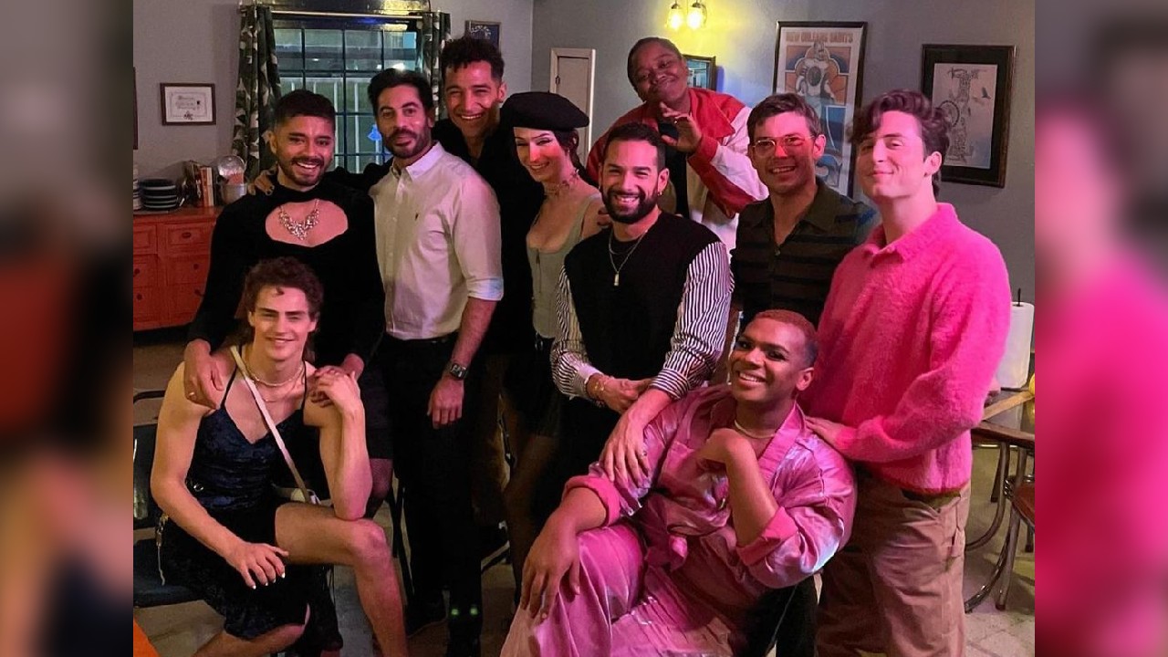 queer-as-folk-elenco-set-grabación-reboot Elenco de actores y actrices de la nueva versión de Queer as Folk