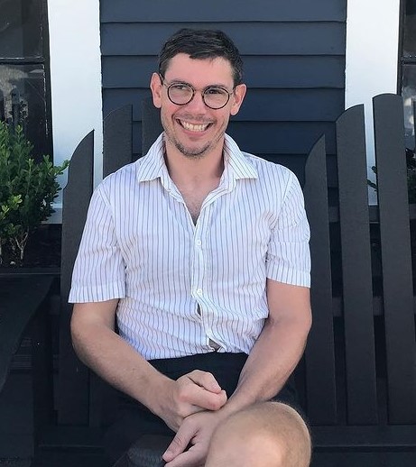 Ryan O'Connell, es uno de los actores del elenco de queer as folk, pero también es guionista.