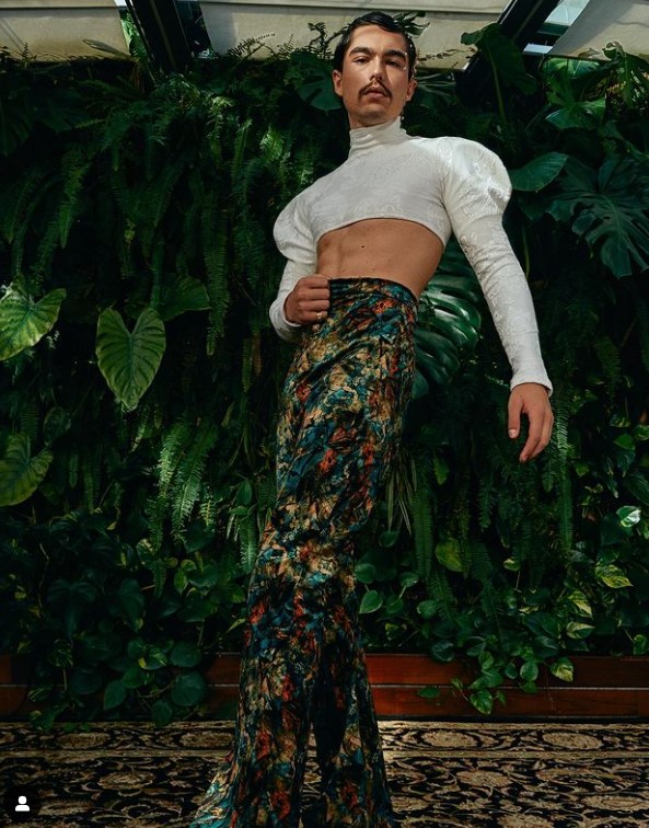 El actor de Rebelde, Sergio Mayer More, causa polémica por foto en crop top