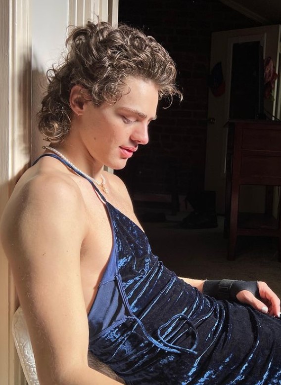 Fin Argus, en el set de grabación de QAF