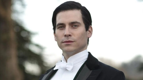Downton Abbey: A New Era, el cual presenta a quien será el nuevo romance de su personaje gay, el mayordomo Thomas Barrow