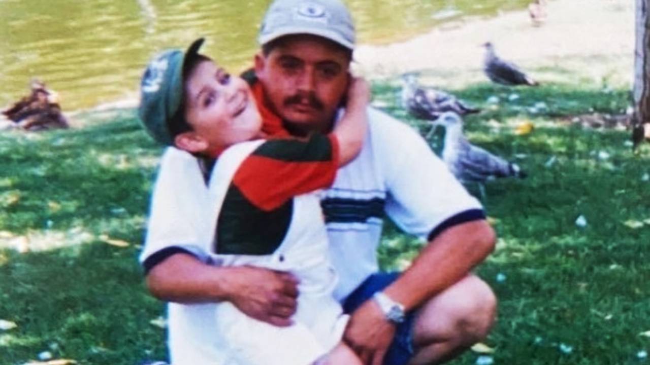 Tigres-del-norte-papa-hijo-gay Tomás Mier cuenta como su papá lo aceptó como gay gracias a la canción Era diferente de Los Tigres del Norte