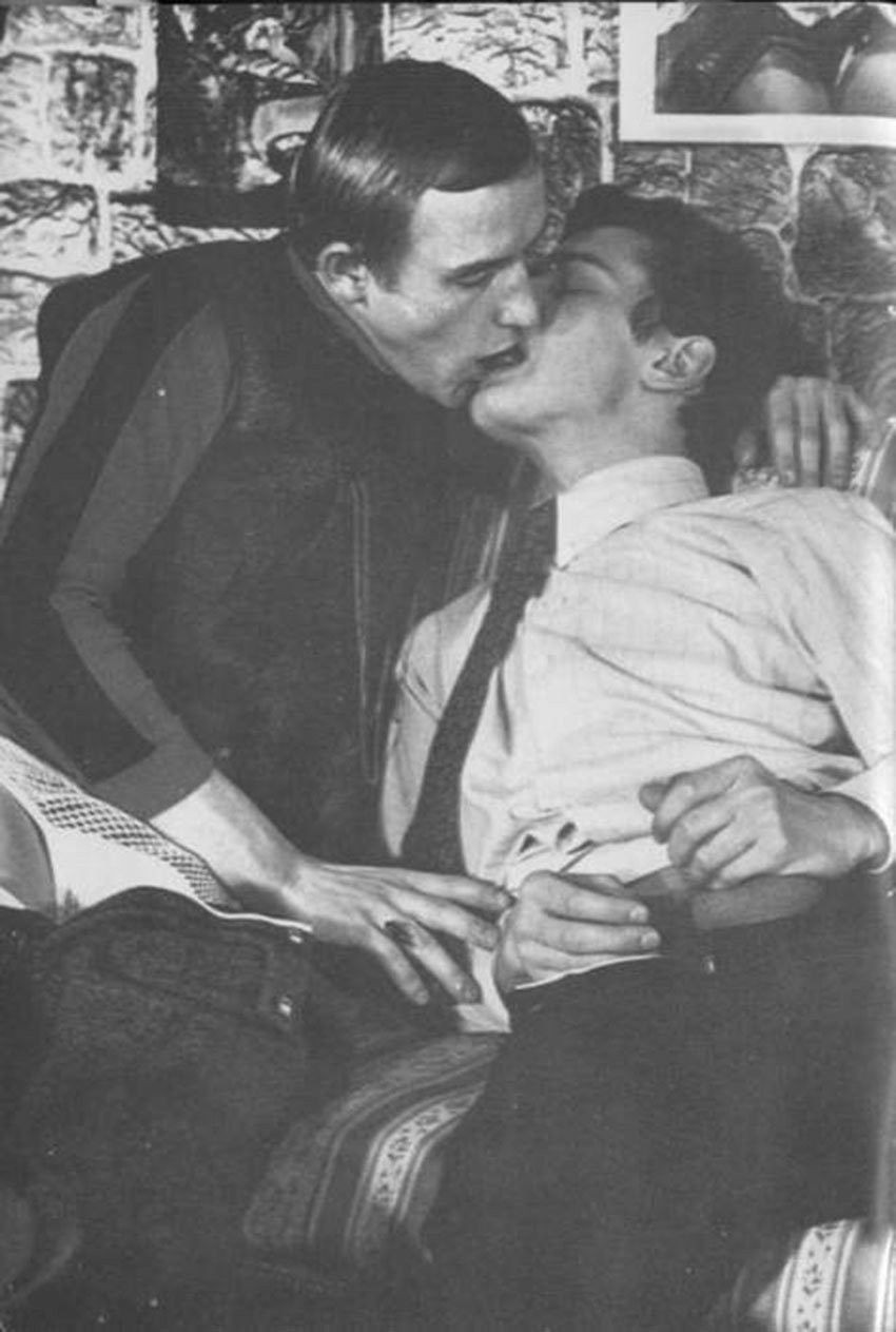 besos gay conmovieron al mundo pareja vintage