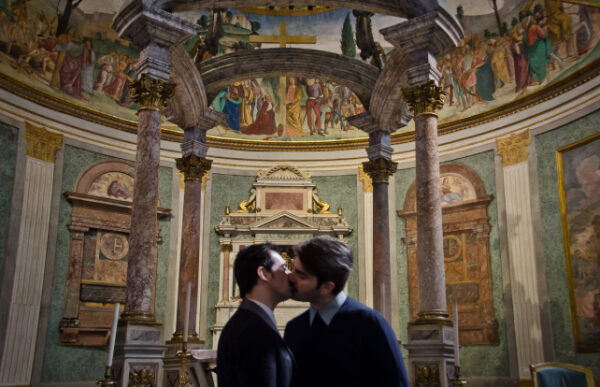 besos gay conmovieron al mundo iglesia