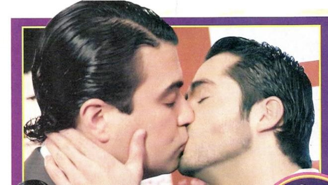Beso gay de Jaime Camil y José Rhon en los exitosos Pérez
