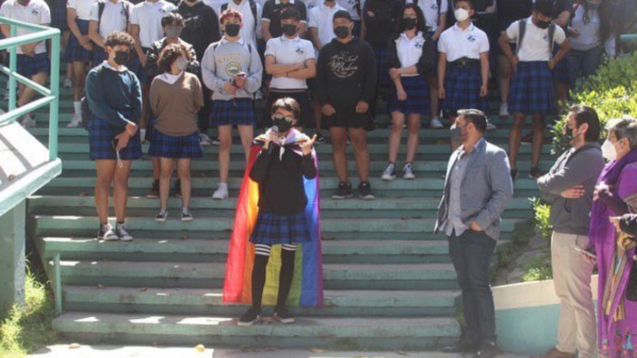 estudiantes-alumnos-protesta-usar-falda-preparatoria-federal-lázaro-cárdenas-tijuana estudiantes alumnos protesta usar falda preparatoria federal lázaro cárdenas tijuana