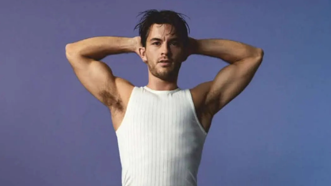 famosos famosas presión salir del clóset jonathan bailey