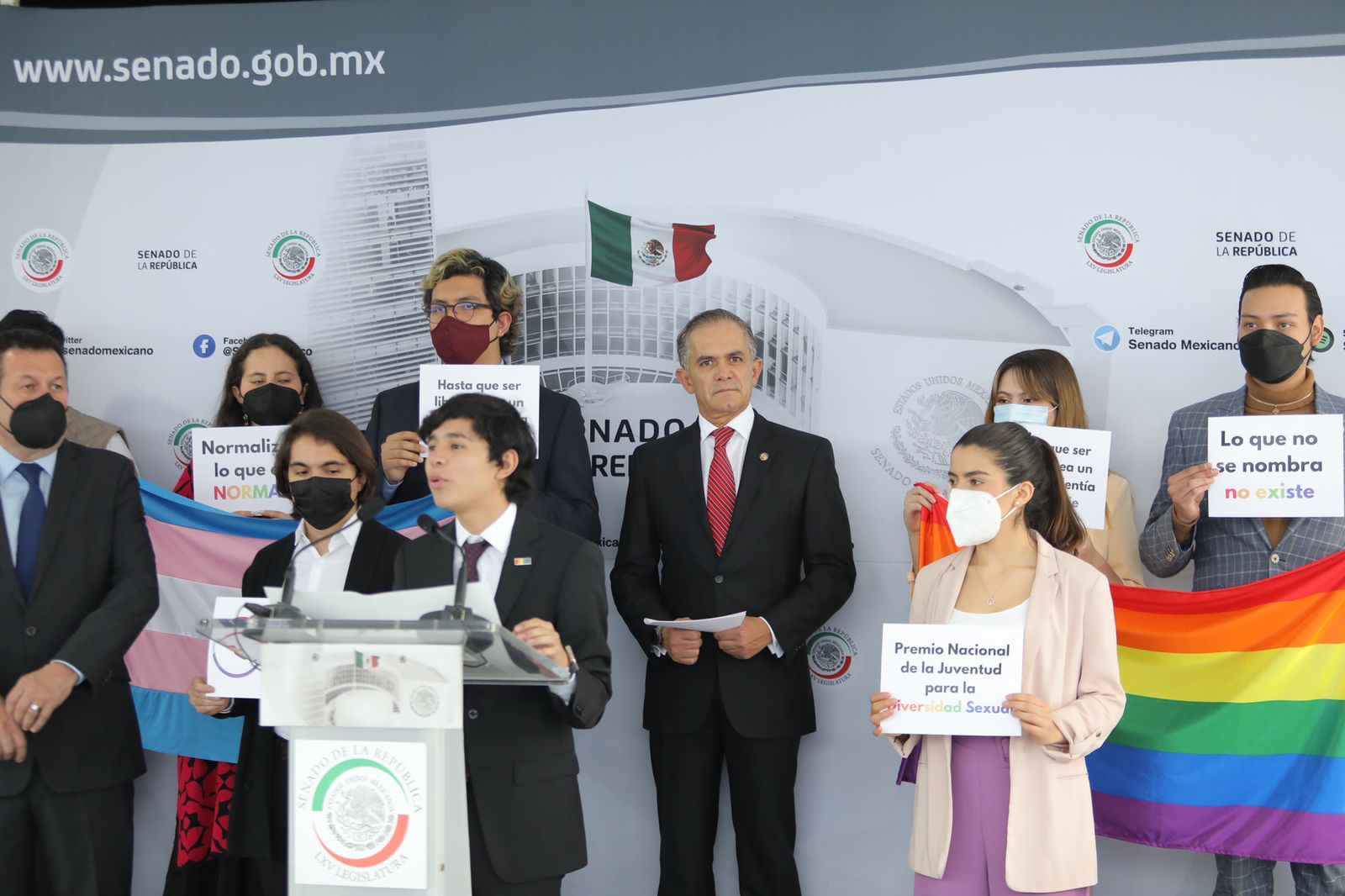 Enrique Vives Activista LGBT+