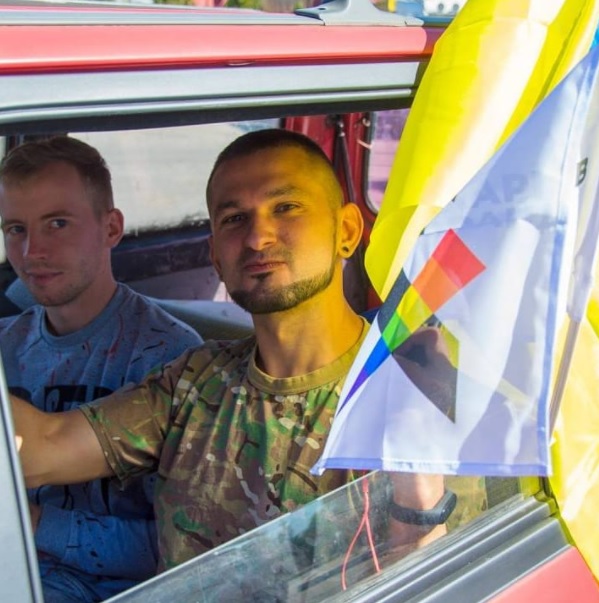 Soldado gay Viktor Pylypenko encabeza grupo de militares LGBT+ de Ucrania