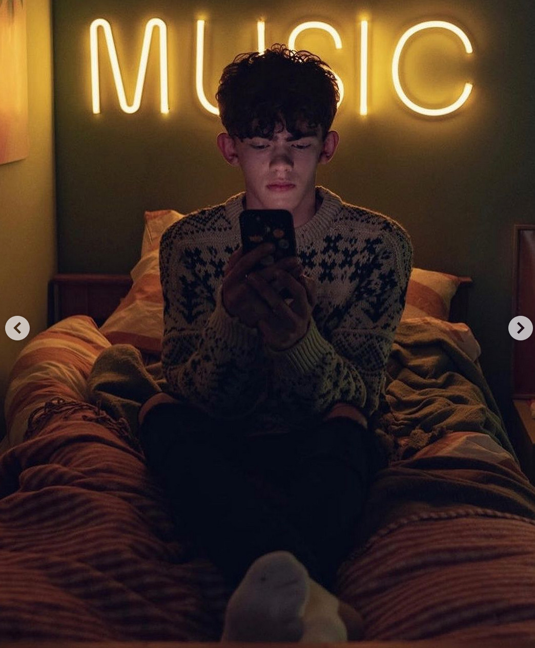 joe locke heartstopper serie netflix personajes actores charlie spring