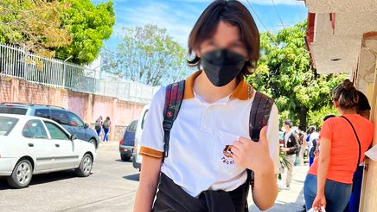 Niña-va-de-pantalon-a-secundaria-2 Chica va de pantalón a Escuela Secundaria Técnica 14