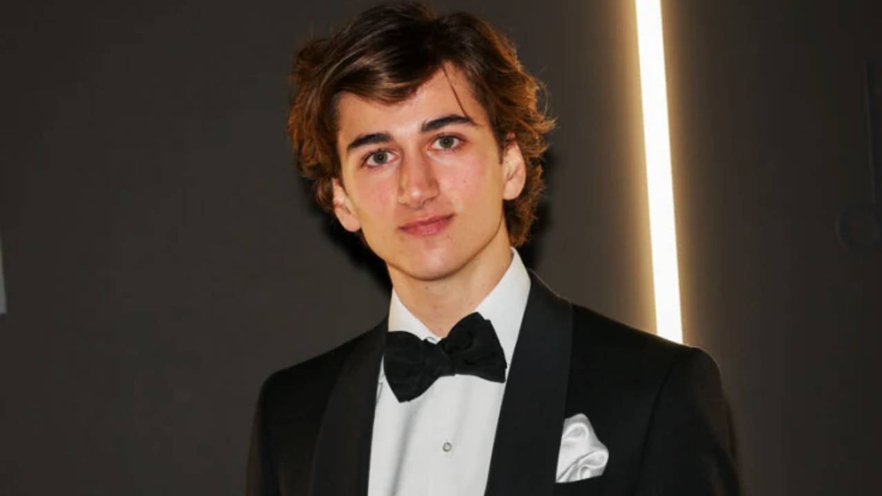 Dampyr sebastian croft. себастьян крофт. Heartstopper sebastian croft. Sebastian croft. себастьян крофт.