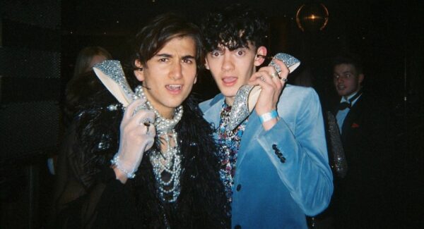 Sebastian Croft y Joe Locke Charlie Ben Heartstopper pareja