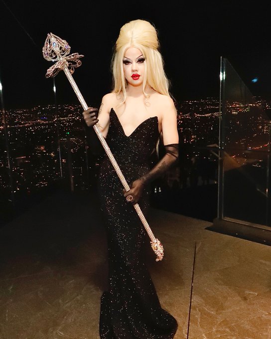 drag queen Willow Pill