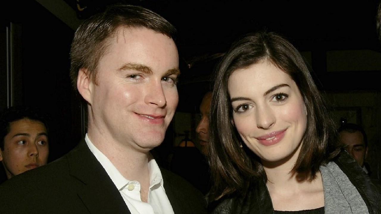 Anne Hathaway dejó catolicismo por amor a hermano gay Homosensual
