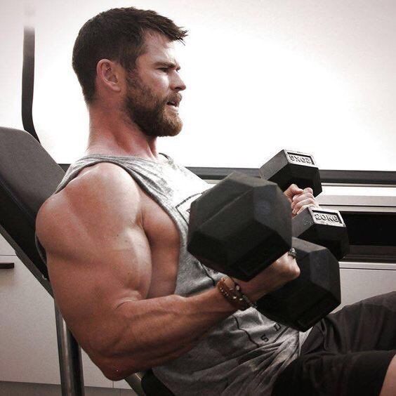 chris hemsworth fotos gay musculoso