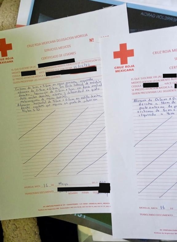 cruz roja agresión familia lésbica certificados