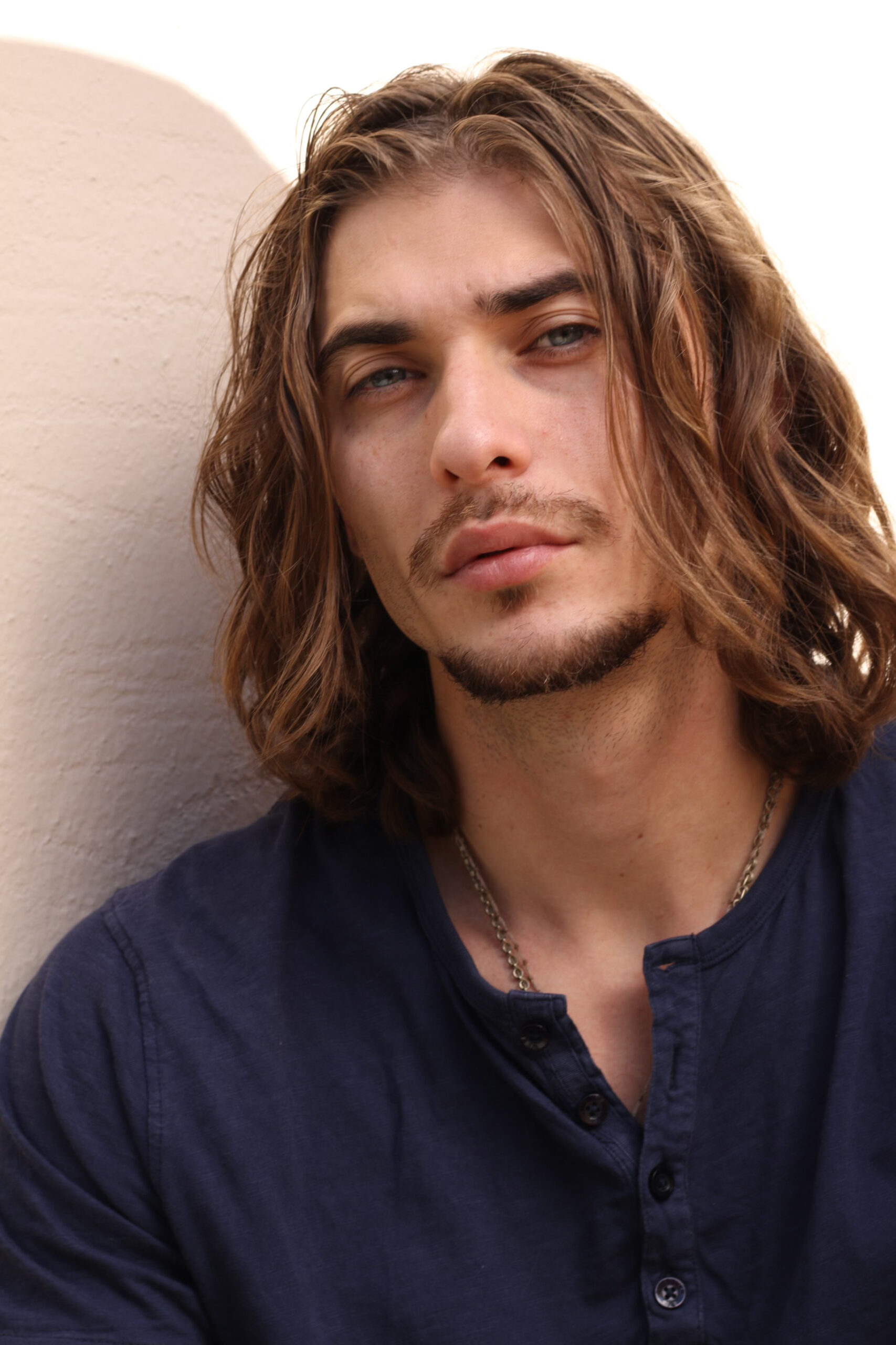 Dylan McNamara de First Kill La primera muerte serie LGBT+