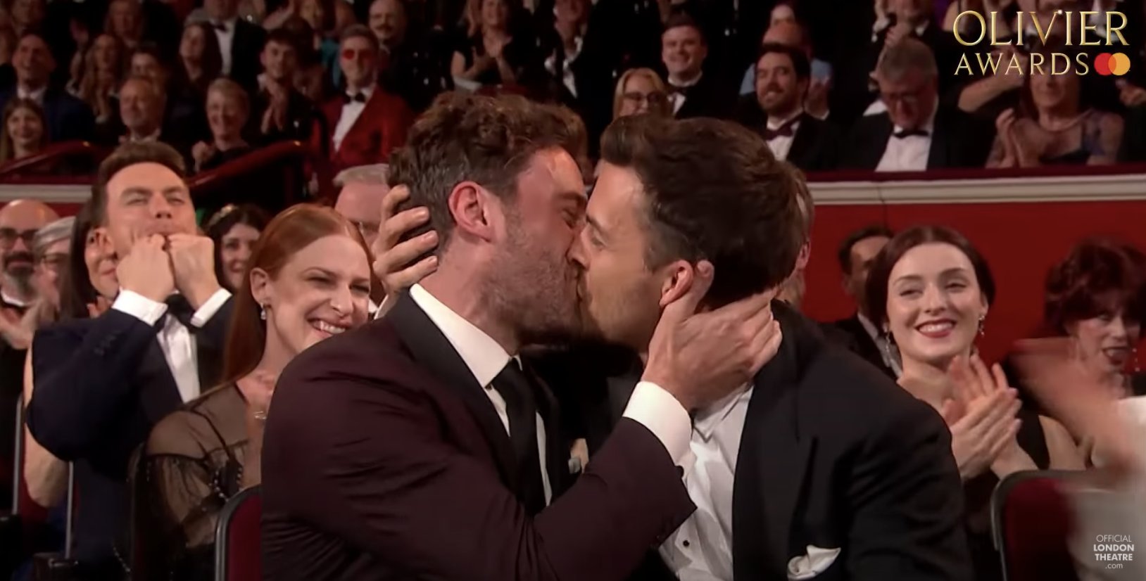 Jonathan Bailey bridgerton novio