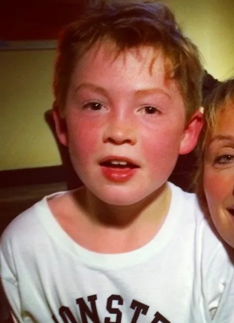 kit connor fotos bebpe niño evolución