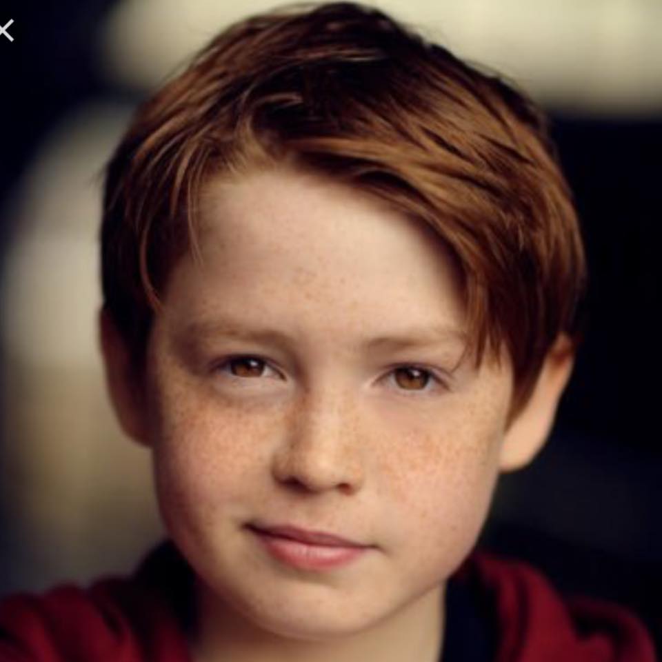 kit connor fotos evolución infancia niño