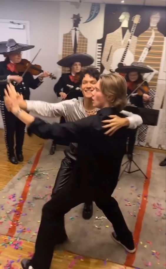 mariachis younf royals