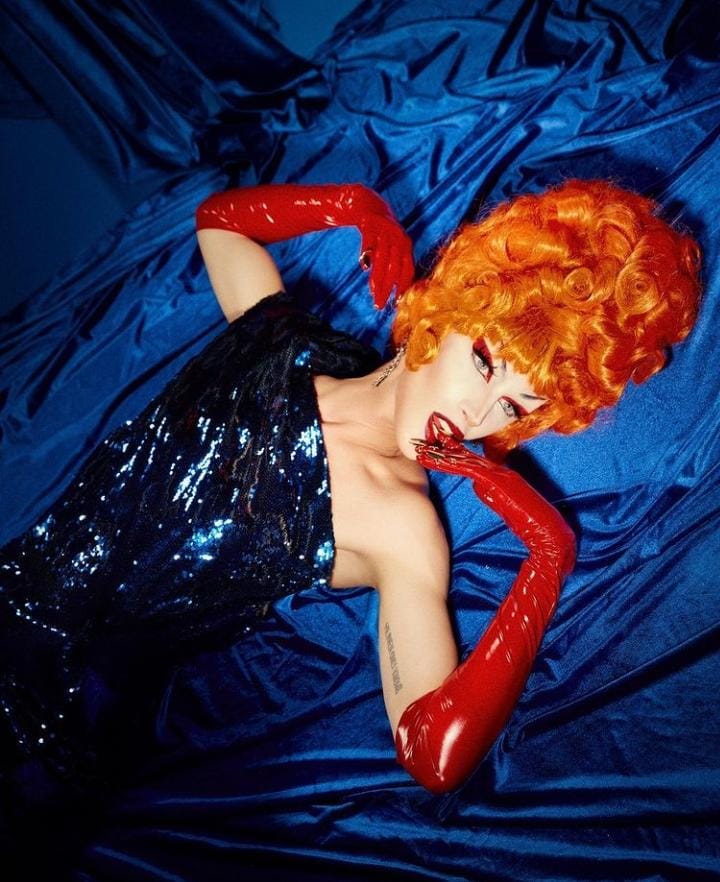 Marina con look de Drag race españa elenco